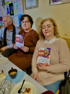 seniorki z ulotką