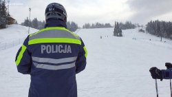 policjant w  patrolu narciarskim w  Jurgowie