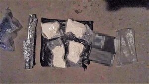 narkotyki (proszek koloru białego)