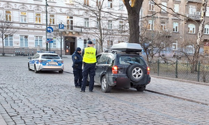kontrola pojazdu przeprowadzona przez  funkcjonariusza policji oraz strazy miejskiej w strefie ograniczonego ruchu
