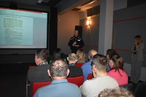 dzielnicowy na spotkaniu