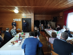 POLICJANCI Z SENIORAMI