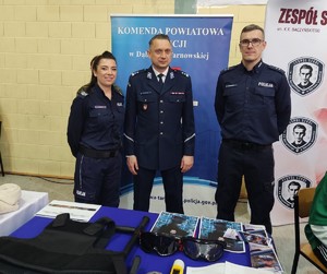 Stoisko promujące zawód policjanta