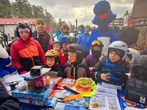 uczestnicy zakończenia ferii z policjantami na Jurasówce