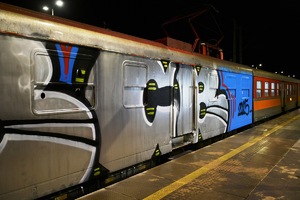grafitti na pociagu