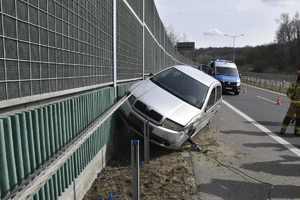 skoda fabia wbita w ekrany dźwiękochłonne