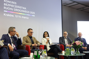 Specjalisci  podczas panelu o bezpieczeństwie na drogach