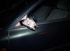 Uszkodzone lusterko w samochodzie