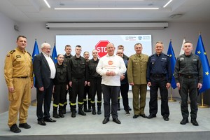 Zdjęcie zbiorowe uczestników briefingu