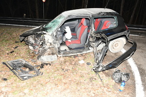 Auto po czołowym zderzeniu