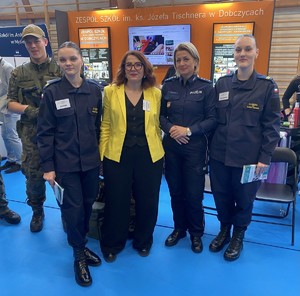 Pani Komendant w obecności uczniów