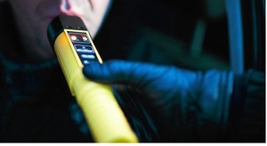 z21348589Q,Badanie-alkomatem--zdjecie-ilustracyjne-