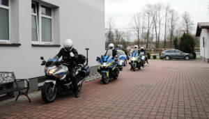 Policjanci na oznakowanych motocyklach