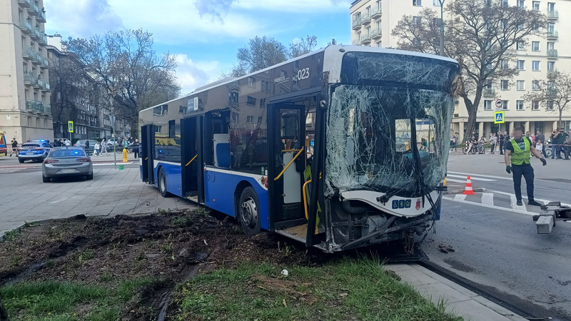 rozbity autobus