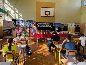 Uczestnicy turnieju BRD podczas testu wiedzy teoretycznej