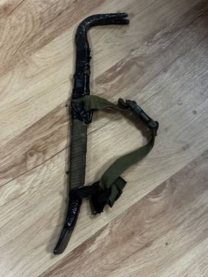 Łom połozny na podłodze.