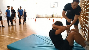 Nieumundurowani  f-sze KPP Chrzanów podczas egzaminu