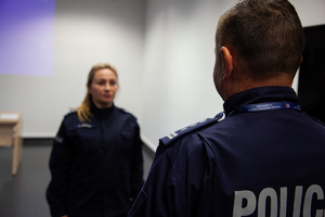 Kordynator Kursu składający meldunek Dowódcy OPP Kraków