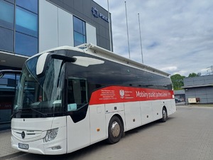Autobus mobilnego Punktu Poboru Krwi Regionalnego Centrum Krwiodawstwa i Krwiolecznictwa