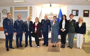 wspólne zdjęcie kierownictwa komendy i przedstawicieli IPA