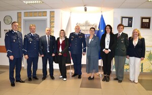 wspólne zdjęcie kierownictwa komendy i przedstawicieli IPA