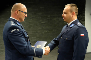 komendant krauz gratuluje naczelnikowi kosiorowskiemu