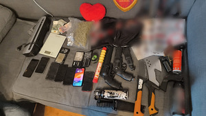 zabezpieczony gaz pieprzowy, narkotyki i broń biała