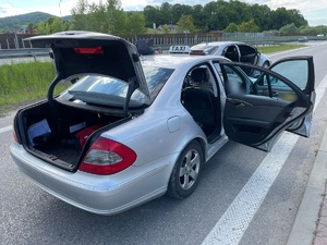 taksówka przewożąca oszustów