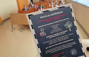 Policyjna ulotka przekazywana uczestnikom prelekcji