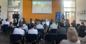 Spotkanie z uczniami w auli olkuskiej komendy