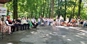 goście czytaja bajki