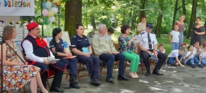 pani wicewójt czyta bajkę