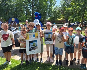 uczniowie podczas pikniku