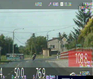 pirat drogowy na motocyklu zdjęcie poglądowe