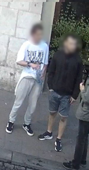 Zanonimizowane wizerunki sprawców pobicia