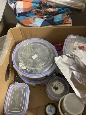 pudełka śniadaniowe pełne marihuany