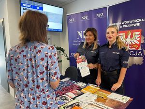 policjantki przy stanowisku