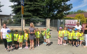 Przedszkolaki wraz z opiekunami