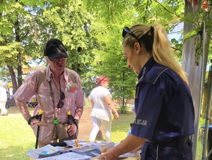 policjantka z seniorką
