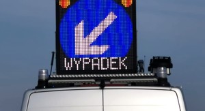 znak uwaga wypadek na dachu radiowozu