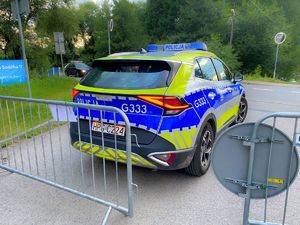 Oznakowany radiowóz policyjny