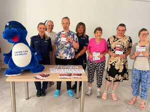 wspólna fotografia z seniorami