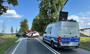 policyjny radiowóz przy wypadku