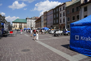 miasteczko namiotowe na małym rynku