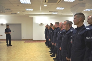 I-Zastępca Komendanta Miejskiego Policji w Nowym Sączu wita słuchaczy