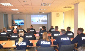 Policjanci uczestniczący w kursie aspiranckim