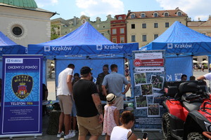 stoisko klas mundurowych