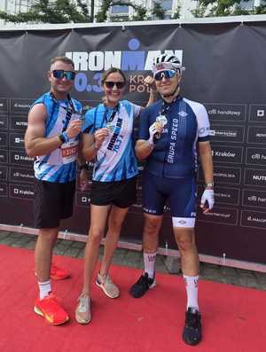 policjanci biorący udział w zawodach Ironman 70.3,