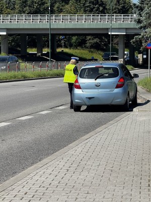 Kontrola pojazdu przez policjanta