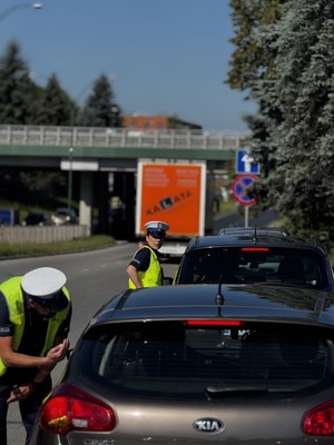 Policjantka i samochod
